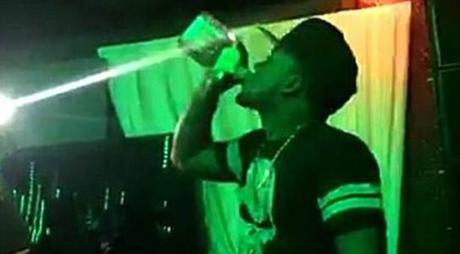 Murió tras beberse una botella entera de tequila por apuesta