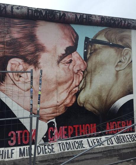 Escapada a Berlín, una experiencia #belocal para conocer lo más auténtico beso muro de berlin