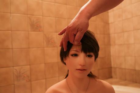 Zona Asiatica: Viviendo con una muñeca Humana en Japòn