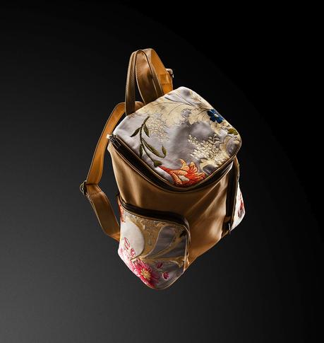 Amstel lanza una colección de ropa y complementos con tela de Espolín para celebrar las Fallas 2017