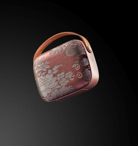 Amstel lanza una colección de ropa y complementos con tela de Espolín para celebrar las Fallas 2017