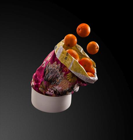 Amstel lanza una colección de ropa y complementos con tela de Espolín para celebrar las Fallas 2017