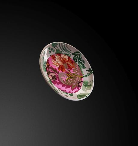 Amstel lanza una colección de ropa y complementos con tela de Espolín para celebrar las Fallas 2017