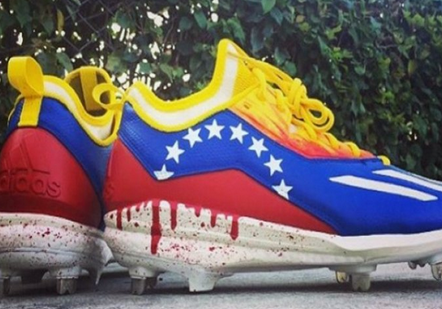 los polémicos #zapatos que usará pelotero vinotinto en Serie Mundial de #Béisbol  #SMB #Venezuela (FOTO ADIDAS)