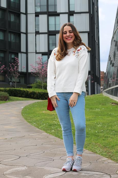 Sportychic con jersey bordado