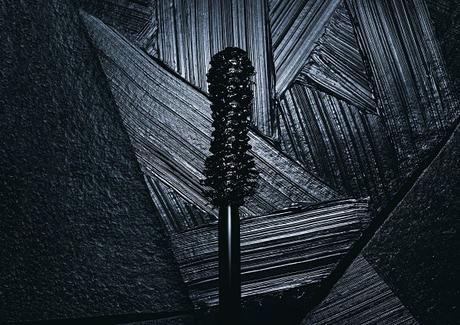 La Delicada Sensualidad de Black Opium Floral Shock y la Abrumadora Intensidad de la Máscara Volume E et Faux Cils The Shock de YSL Beauty