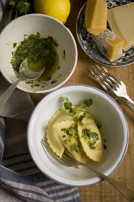 RAVIOLI DE ALCACHOFA CON GREMOLATA RAVIOLI DE ALCACHOFA CON GREMOLATA