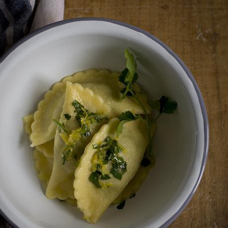 RAVIOLI DE ALCACHOFA CON GREMOLATA