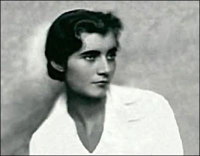 La espía que utilizaba el dormitorio como Bond utiliza una Beretta