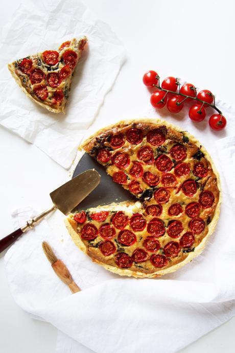 Vegano tomate cherry y bebé espinacas Quiche