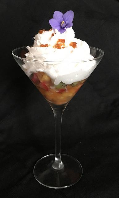 Espuma de lichi y coco. No cóctel de frutas