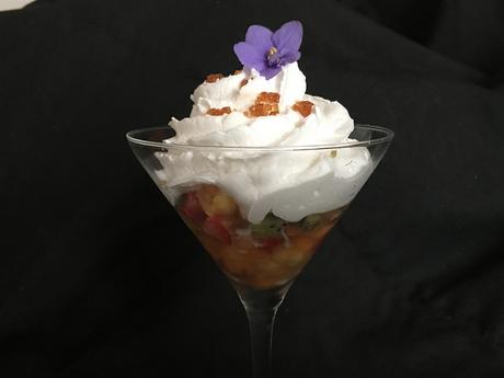Espuma de lichi y coco. No cóctel de frutas