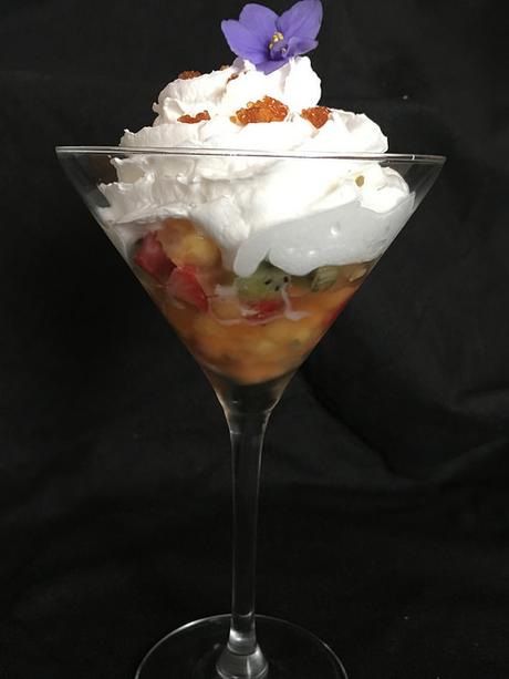 Espuma de lichi y coco. No cóctel de frutas