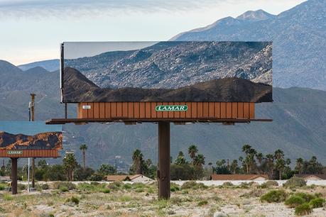 Estas vallas publicitarias se camuflan con el paisaje que les rodea