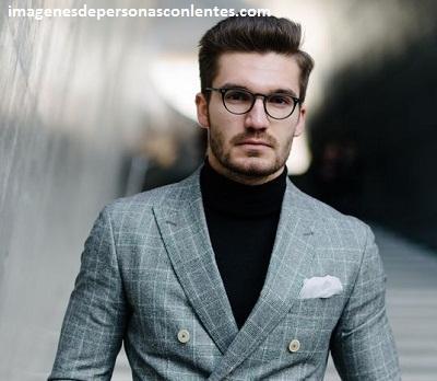 peinados para hombres jovenes con gafas masculinos