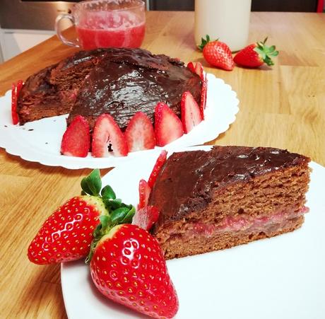 Tarta de chocolate y fresa sin huevo ni leche