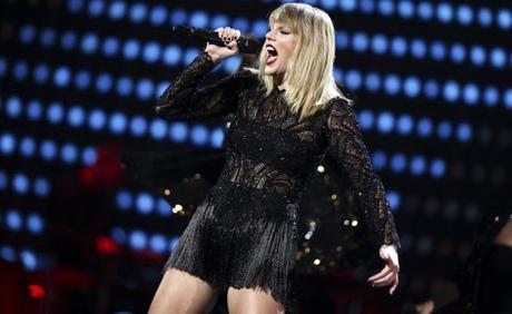 Detienen a fan que acosaba a Taylor Swift