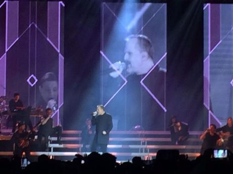 Miguel Bosé hace vibrar a potosinos en el Domo