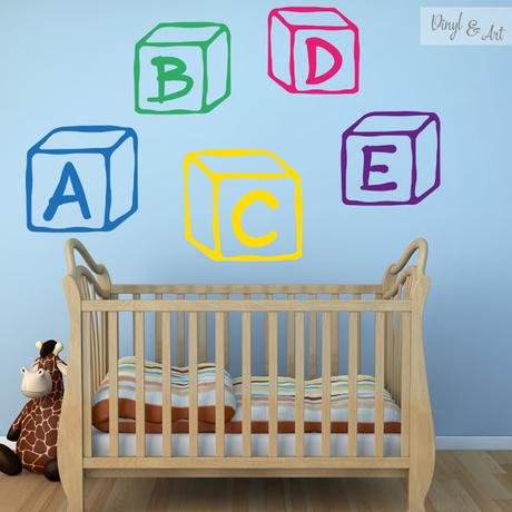 Vinilo-adhesivo-decorativo-infantil-vinylandart-Cubos y Letras