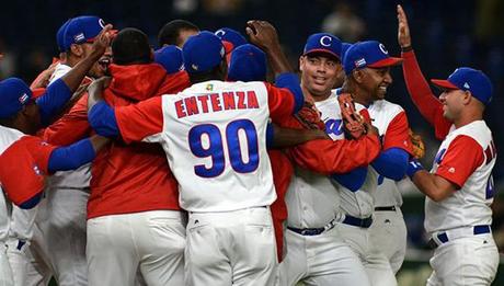 Cuba avanza a la segunda fase del Clásico Mundial con dos victorias y una derrota. Foto: Ricardo López Hevia/ Granma.