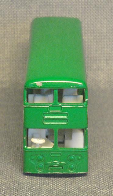 Autobús de dos pisos verde