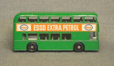 Autobús de dos pisos verde