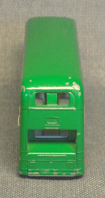 Autobús de dos pisos verde