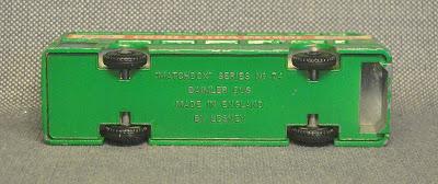 Autobús de dos pisos verde