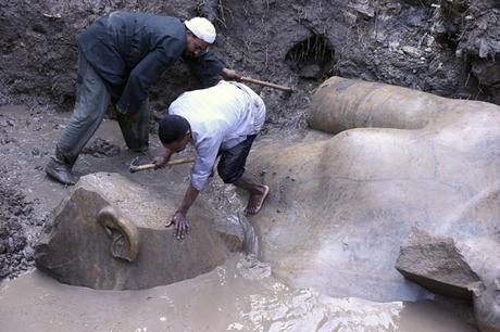 Descubren dos estatuas de reyes #faraónicos de la dinastía XIX en El Cairo (FOTOS)