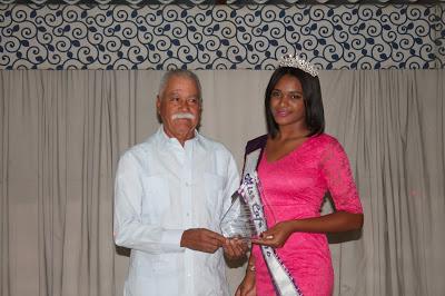 Luis Herasme, de Poder Interactivo, entre reconocidos por Cabildo de Neiba.