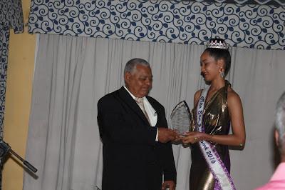 Luis Herasme, de Poder Interactivo, entre reconocidos por Cabildo de Neiba.