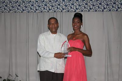 Luis Herasme, de Poder Interactivo, entre reconocidos por Cabildo de Neiba.