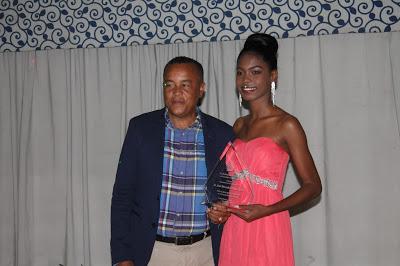 Luis Herasme, de Poder Interactivo, entre reconocidos por Cabildo de Neiba.