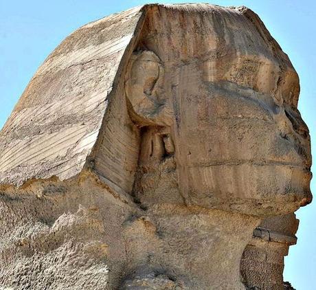 Se cree que el rostro de la Gran Esfinge representa al faraón Kefrén, o quizás a su padre, el faraón Keops.