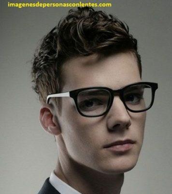 cortes de pelo para hombres con lentes rostro