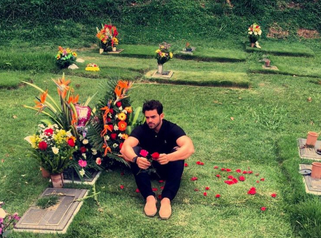 “Coko” Sosa visitó la tumba de Mónica Spear y encendió la polémica  #venezuela