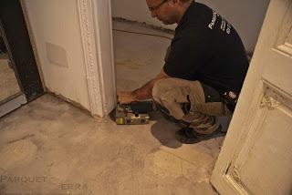 Instalación de un parquet en espiga