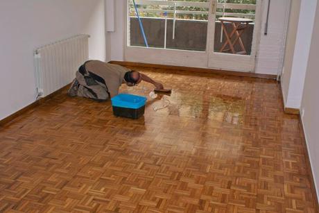 barnizar parquet Damero