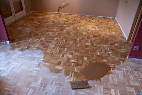 Barnizado de un parquet Damero