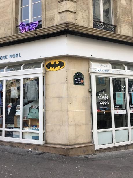 Lego Batman transforma una marquesina en un juego para promocionar la película batsignal-film-lego-batman-7