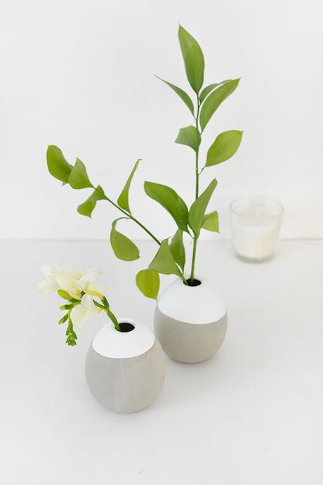 DIY: Un florero con base de cemento en solo unos minutos ¿te animas?