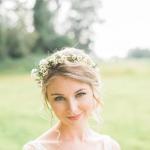 Peinados de novia 2017: Recogido con diadema de flores