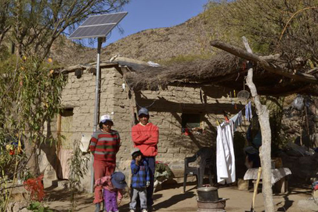 Las energías limpias permiten el acceso a la electricidad a los más desfavorecidos 