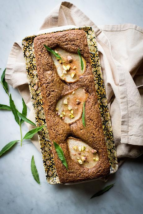 BUDÍN ESPONJOSO Y HUMEDO DE PERAS Y PISTACHOS