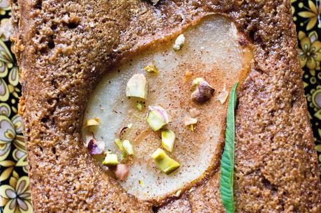 BUDÍN ESPONJOSO Y HUMEDO DE PERAS Y PISTACHOS