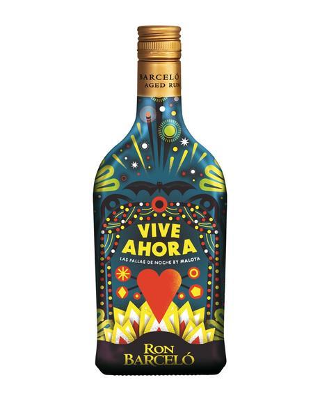 Así es la botella de Ron Barceló para Fallas diseñada por Malota y Carla Fuentes