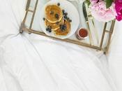 Desayunando cama
