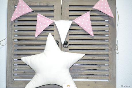 BANDERÍN Y ESTRELLA EN COLOR NUDE.