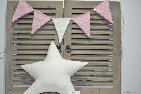 BANDERÍN Y ESTRELLA EN COLOR NUDE.