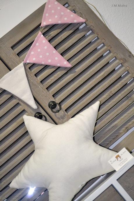 BANDERÍN Y ESTRELLA EN COLOR NUDE.